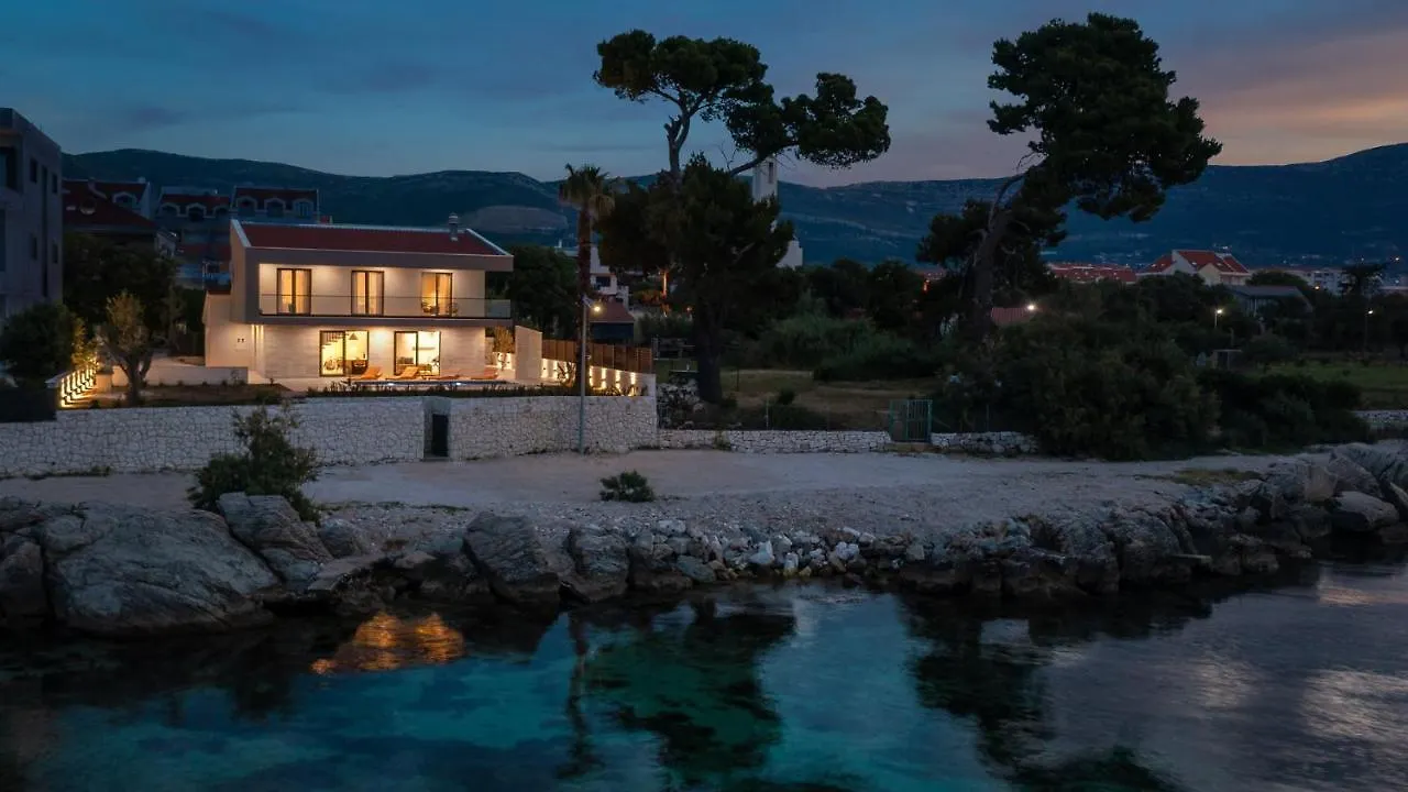 Beachfront Villa Tota With Pool Kaštela