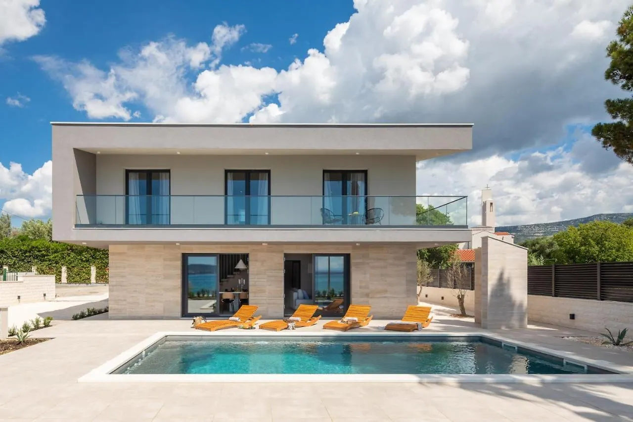 Beachfront Villa Tota With Pool Kaštela