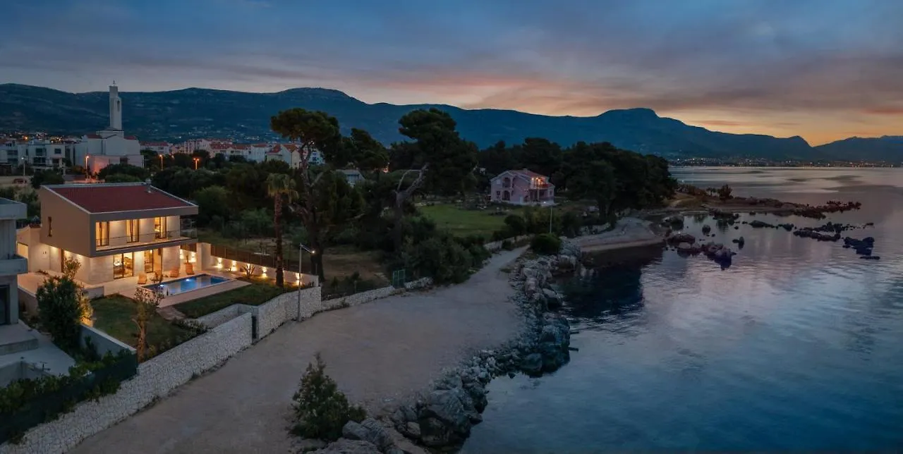 Beachfront Villa Tota With Pool Kaštela 克罗地亚