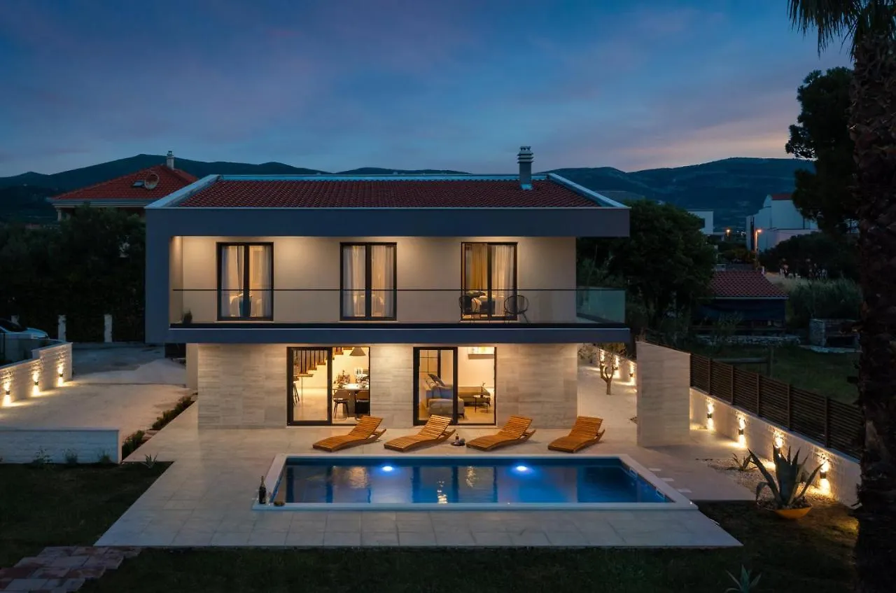 Beachfront Villa Tota With Pool Kastela
