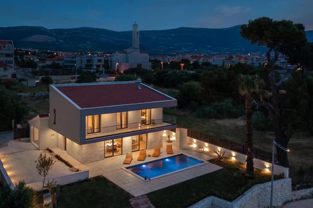 Beachfront Villa Tota With Pool Kastela Croatia
